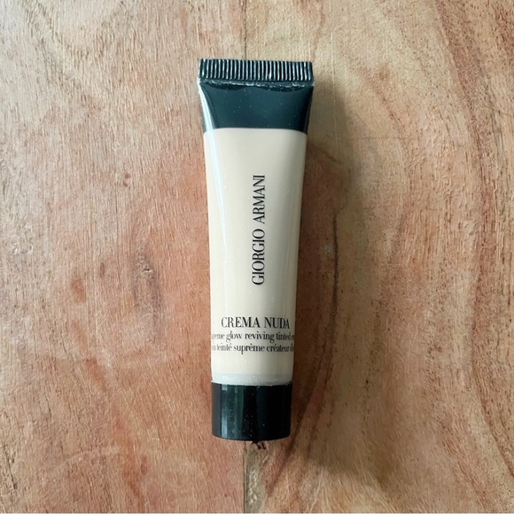 Armani Crema Nuda tinted moisturizer 01 - Picture 3 of 3